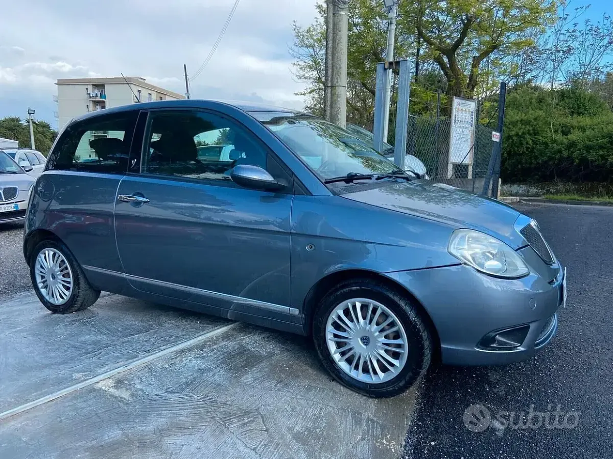 Usata Lancia Ypsilon 60 CV (44 kW) 2007 Grigio Utilitaria