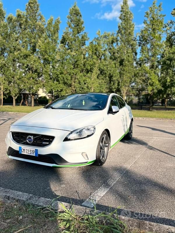 Usata Volvo V40 R-Design 120 CV (88 kW) 2014 Bianco Station wagon