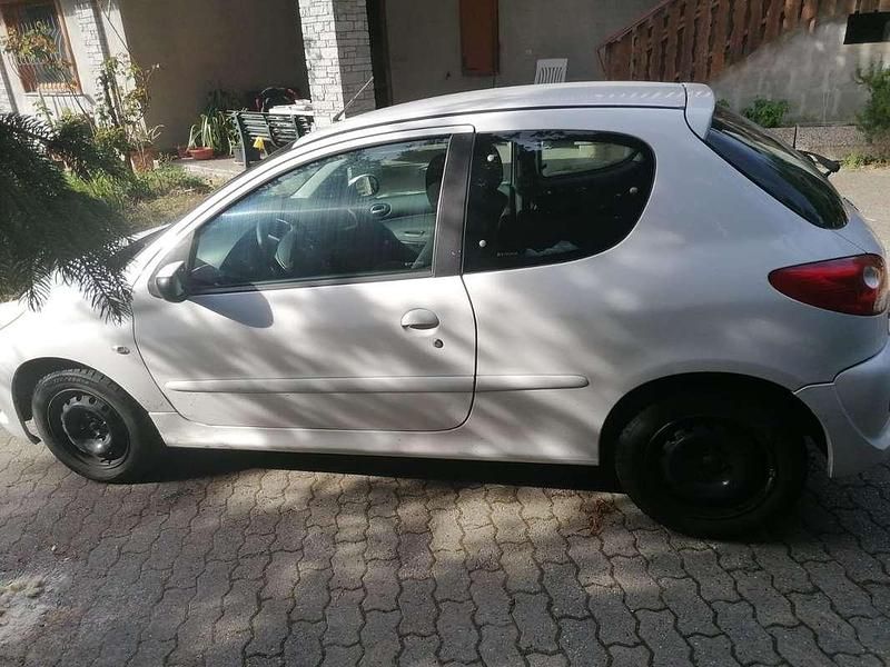 Usata Peugeot 206+ 68 CV (50 kW) 2011 Bianco Utilitaria
