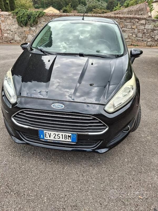 Usata Ford Fiesta 97 CV (71 kW) 2014 Nero Utilitaria