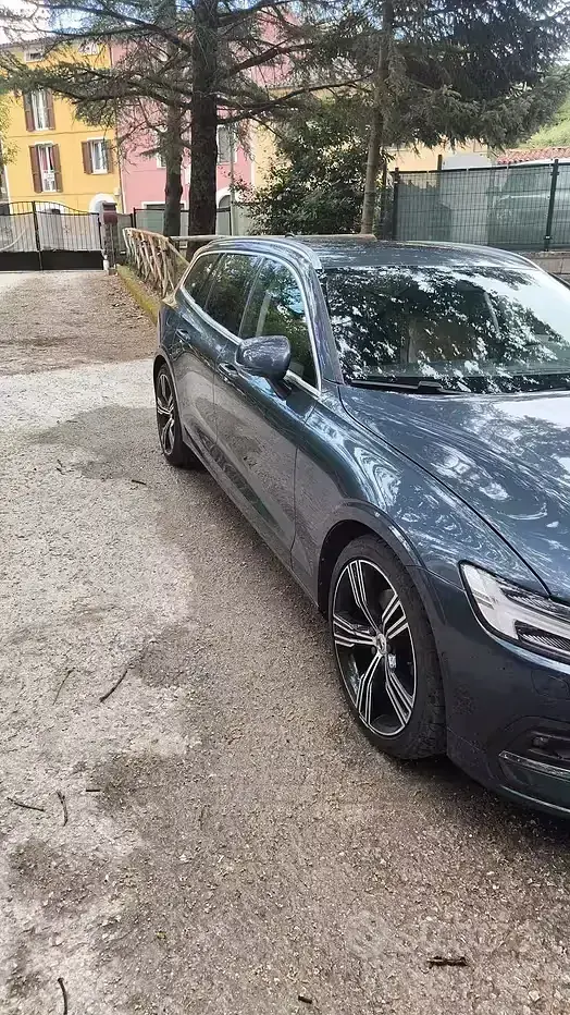 Usata Volvo V60 190 CV (139 kW) 2018 Bluazzurro Station wagon