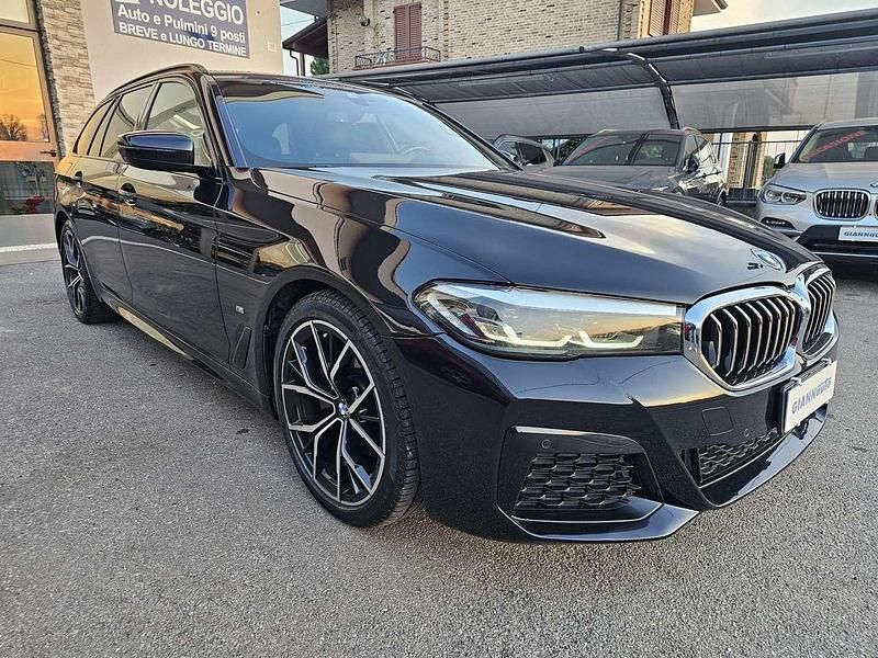 Usata BMW 520 M Sport 190 CV (139 kW) 2022 Blu/azzurro Station wagon