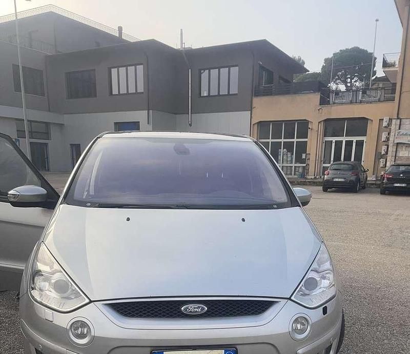 Usata Ford S-MAX Titanium 140 CV (102 kW) 2008 Argento Monovolume
