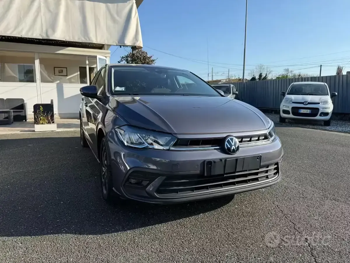 Usata VW Polo Style 90 CV (66 kW) 2024 Grigio Utilitaria