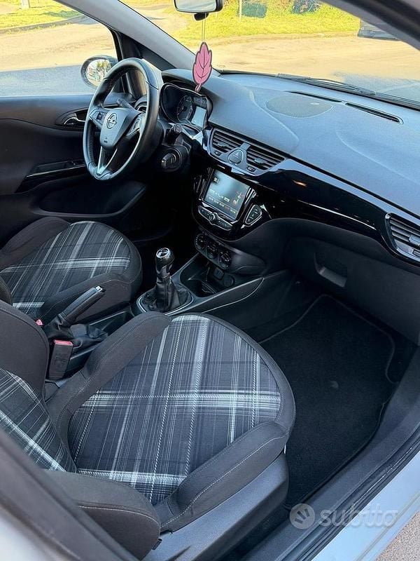 Usata Opel Corsa 90 CV (66 kW) 2017 Grigio Utilitaria