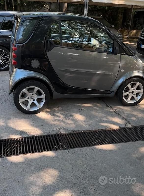 Usata 2005 Smart ForTwo Coupé Utilitaria | 2500 € - Immagine 1/3