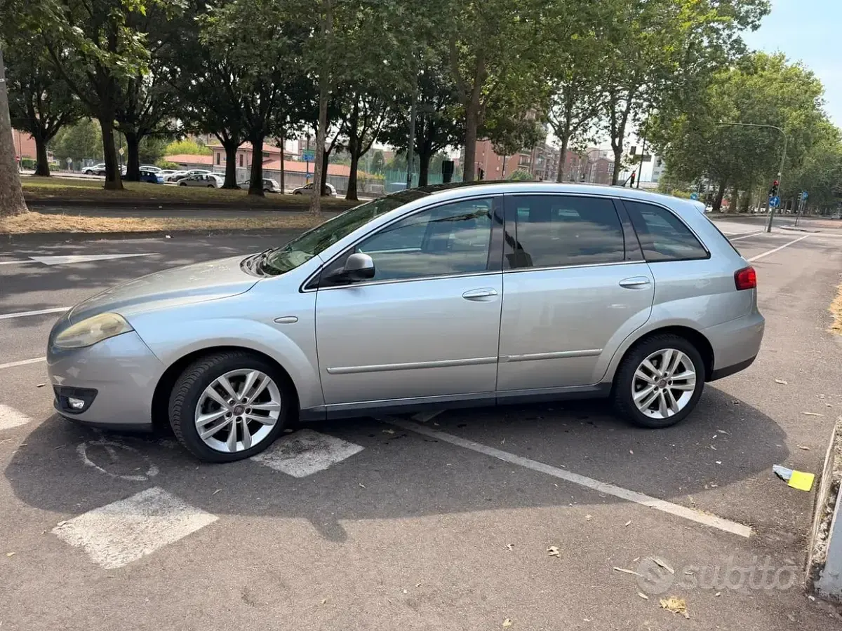 Usata Fiat Croma Emotion 150 CV (110 kW) 2010 Grigio Station wagon