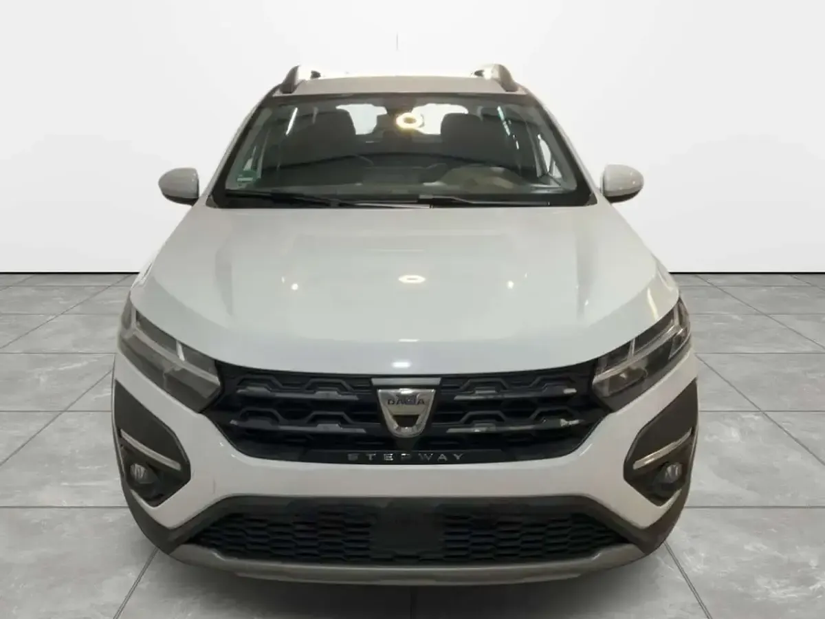 Usata Dacia Sandero Comfort 101 CV (74 kW) 2022 Bianco ghiaccio Berlina