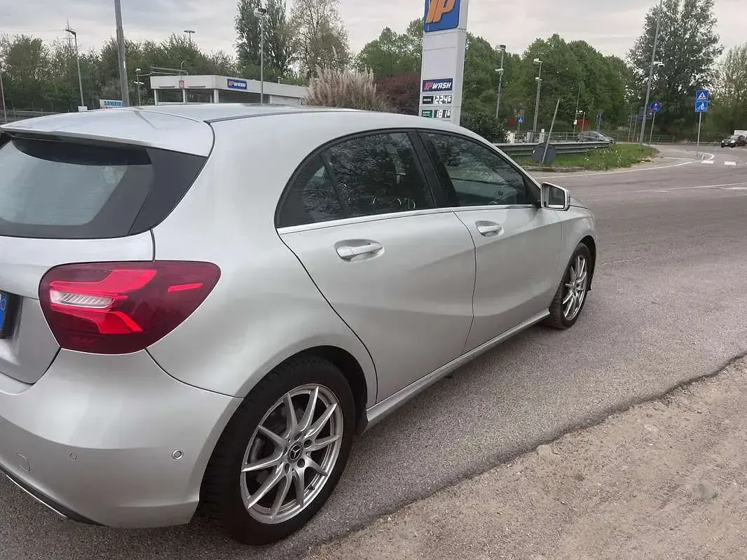 Usata Mercedes 200 156 CV (114 kW) 2017 Argento Berlina