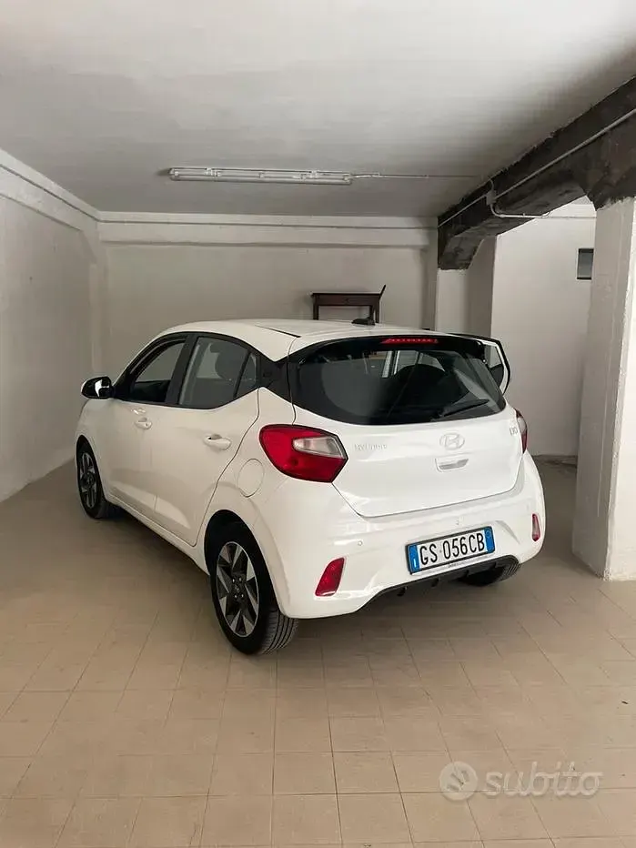 Usata Hyundai i10 67 CV (49 kW) 2023 Bianco Utilitaria