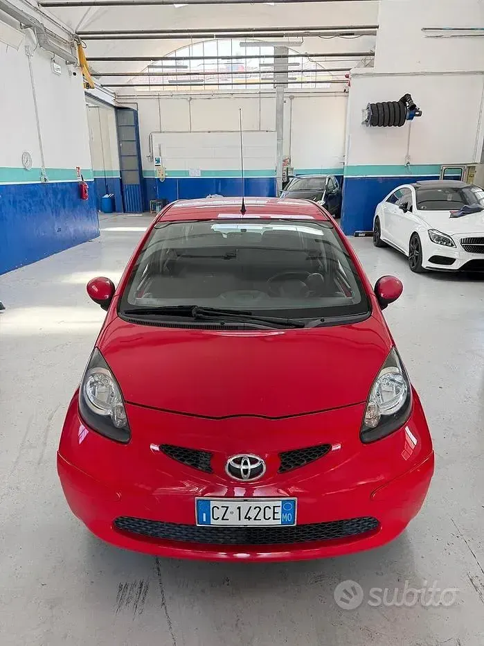 Usata Toyota Aygo 68 CV (50 kW) 2006 Rosso Utilitaria
