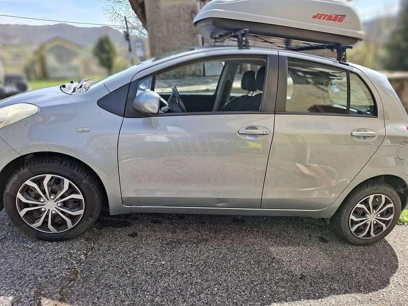 Usata Toyota Yaris Sol 87 CV (63 kW) 2008 Argento Utilitaria