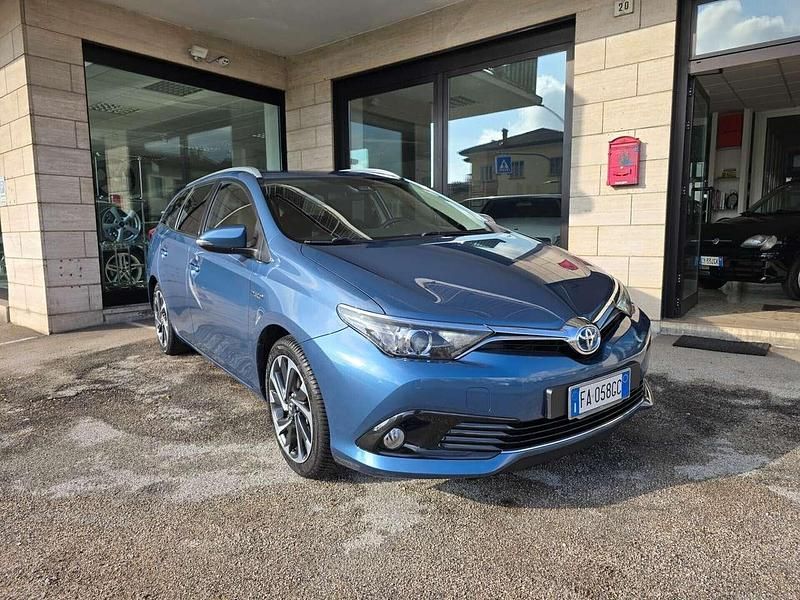 Usata Toyota Auris Touring Sports Lounge 99 CV (72 kW) 2015 Blu Station wagon