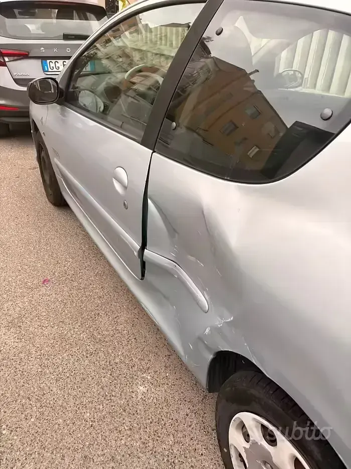 Usata Peugeot 206 68 CV (50 kW) 2005 Grigio Berlina
