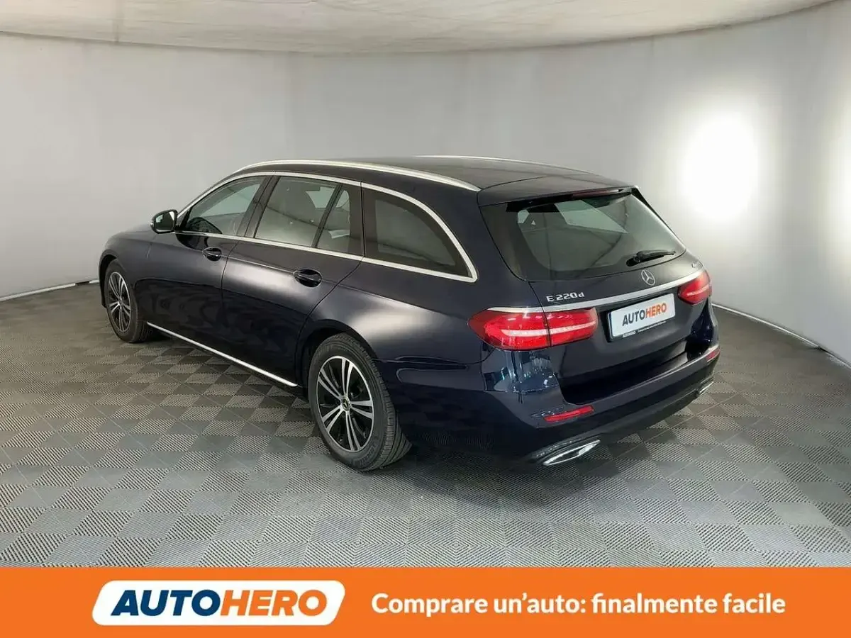 Usata Mercedes E220 194 CV (142 kW) 2019 Blu/azzurro Station wagon