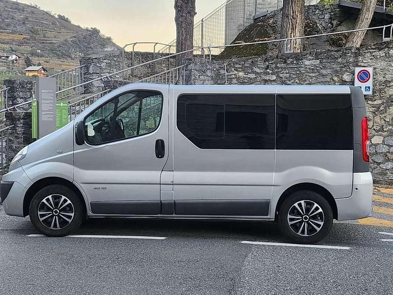 Usata Renault Trafic 114 CV (83 kW) 2012 Argento Monovolume