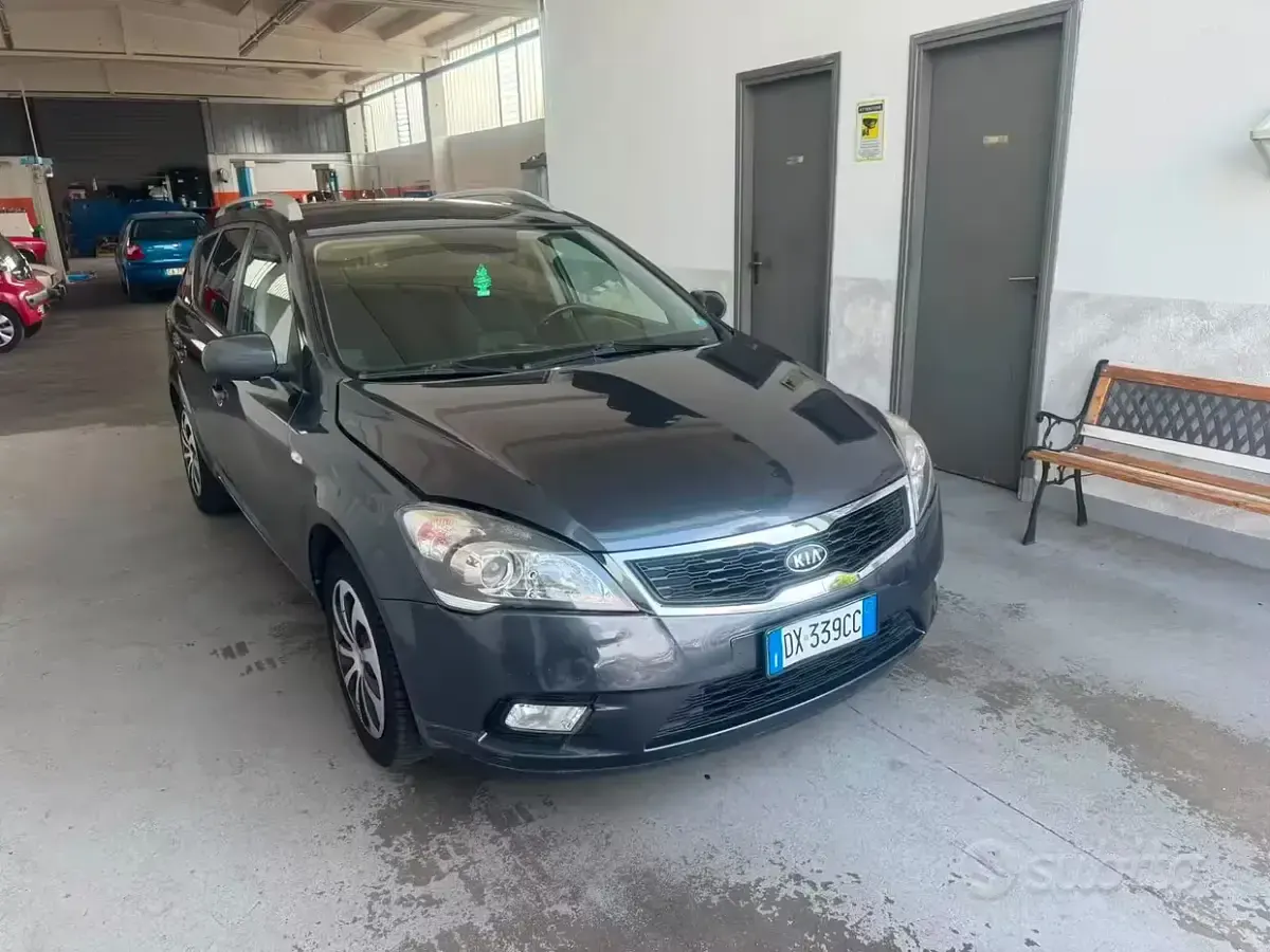 Usata Kia Ceed LX 109 CV (80 kW) 2009 Grigio Utilitaria