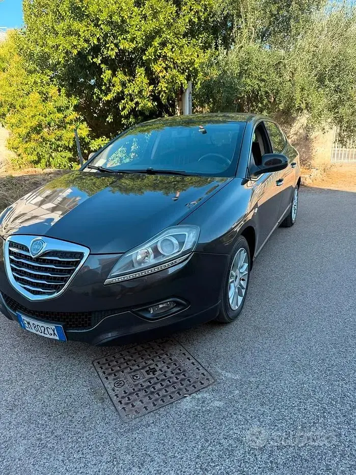 Usata Lancia Delta Gold 120 CV (88 kW) 2012 Marrone Utilitaria