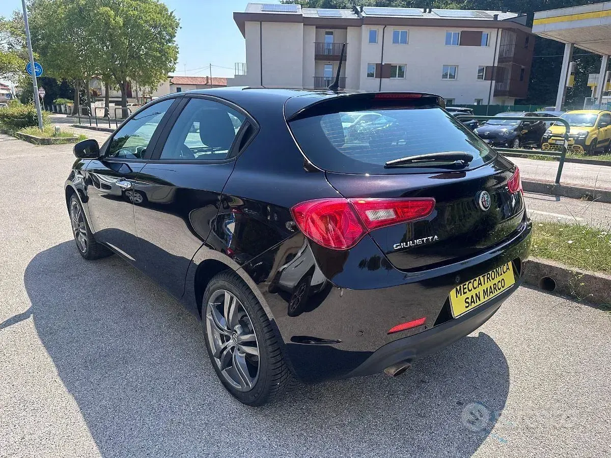 Usata Alfa Romeo Giulietta Super 120 CV (88 kW) 2018 Nero Utilitaria