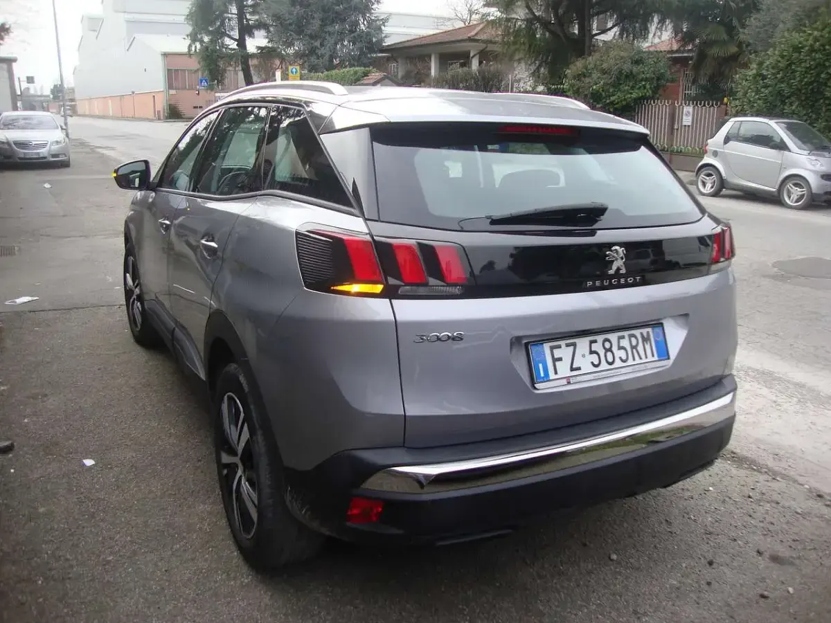 Usata Peugeot 3008 S 131 CV (96 kW) 2019 Grigio SUV
