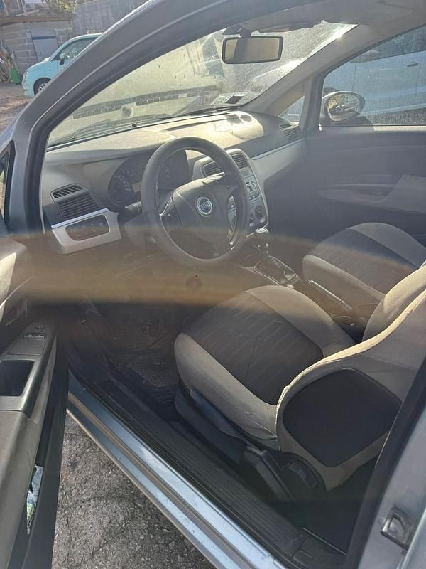 Usata Fiat Punto 69 CV (50 kW) 2006 Argento Utilitaria