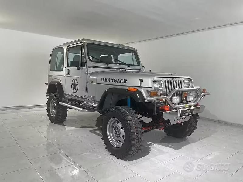 Occasion Jeep Wrangler Laredo 103 ch (75 kW) 1989 Gris SUV