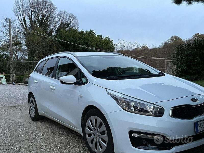 Bianco Usata 2017 Kia Ceed Due volumi | 6000 € (Super prezzo) - Immagine 1/4