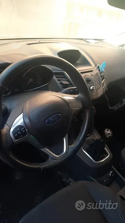 Usata Ford Fiesta 60 CV (44 kW) 2013 Nero Berlina