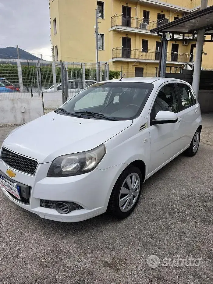 Usata Chevrolet Aveo 84 CV (61 kW) 2011 Bianco Utilitaria