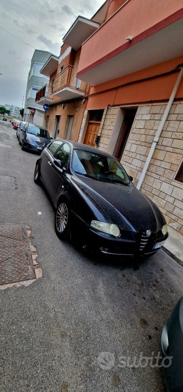 Usata 2005 Alfa Romeo 147 Due volumi | 800 € (Super prezzo) - Immagine 1/3