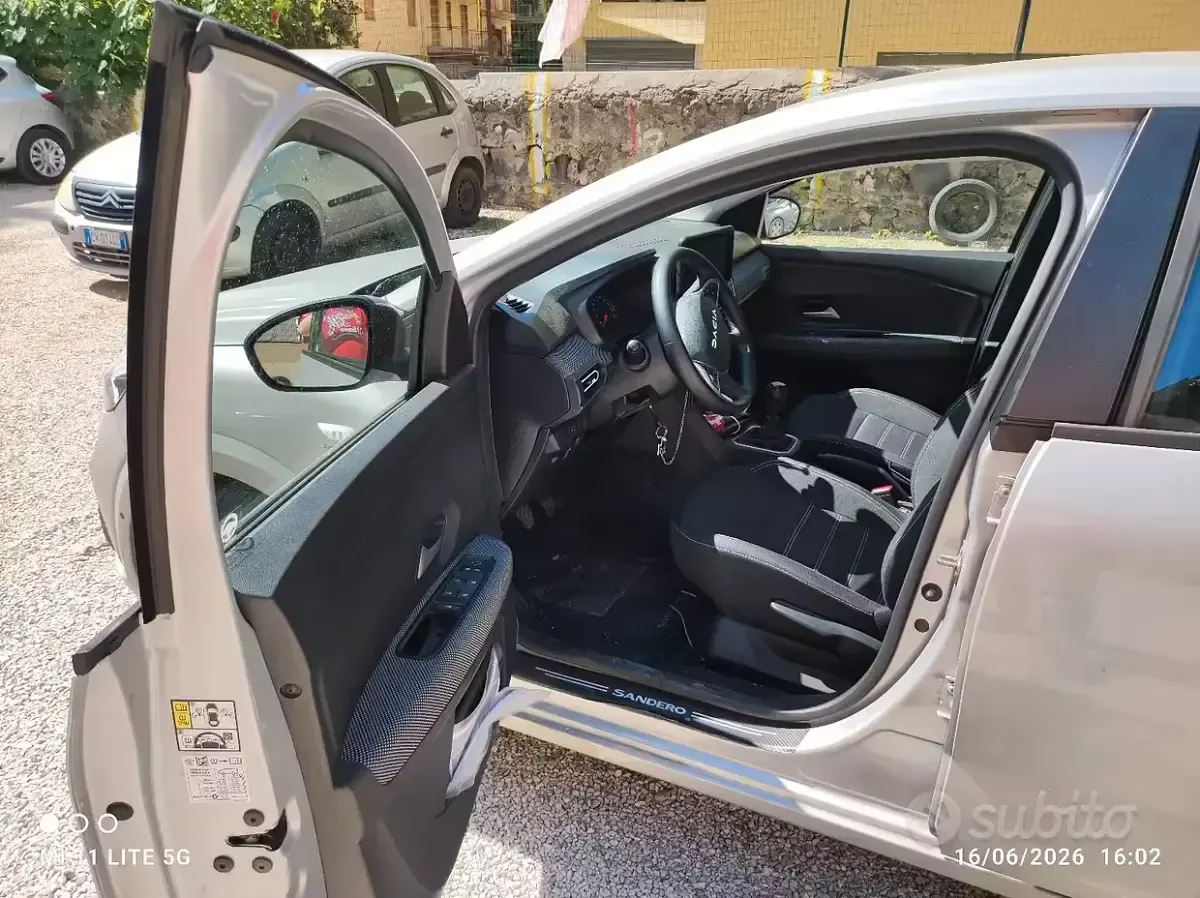 Usata Dacia Sandero 101 CV (74 kW) 2023 Giallo Berlina