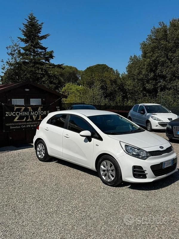 Usata Kia Rio 75 CV (55 kW) 2017 Bianco Berlina