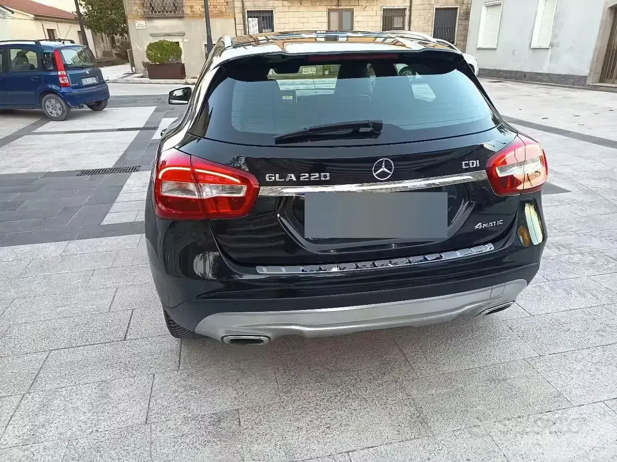 Usata Mercedes GLA220 170 CV (125 kW) 2014 Nero SUV