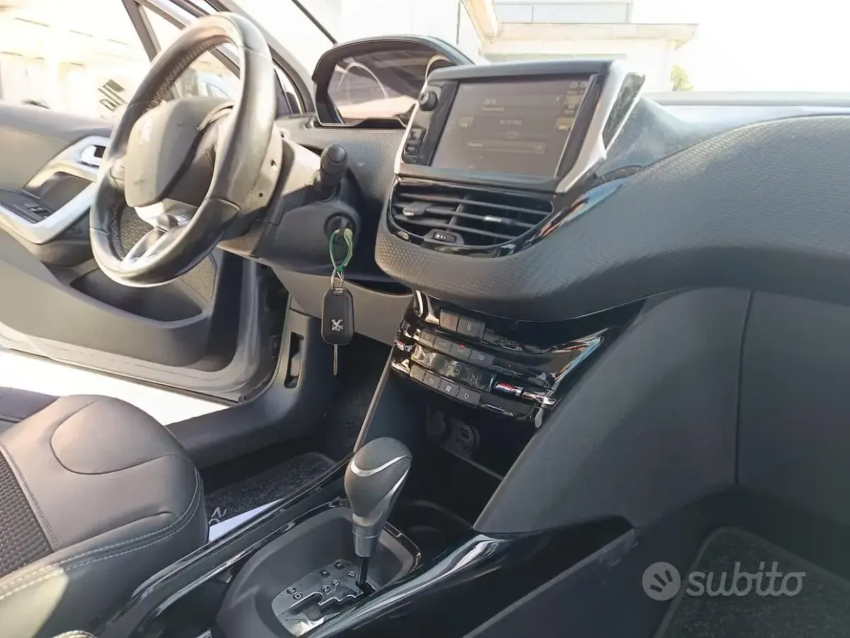 Usata Peugeot 2008 Allure 110 CV (80 kW) 2016 Grigio SUV