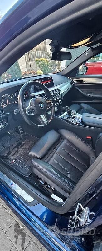 Usado BMW 530 Efficient Dynamics 265 HP (194 kW) 2019 Azul Sedan