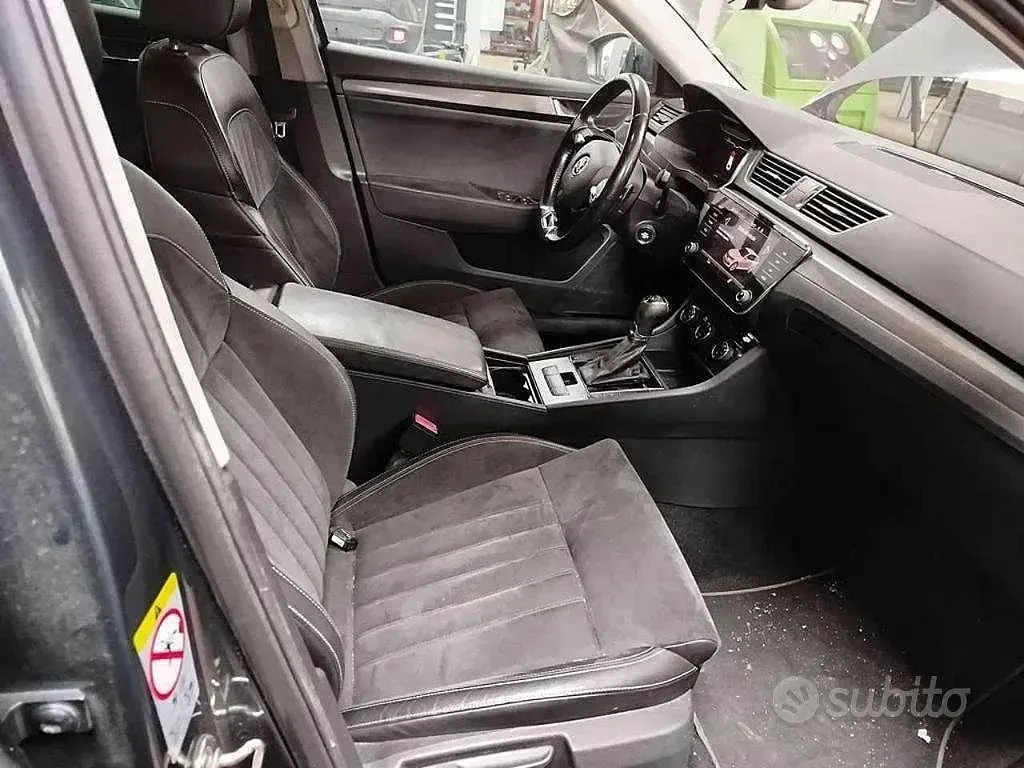 Usata Skoda Superb Style 122 CV (89 kW) 2020 Grigio Station wagon