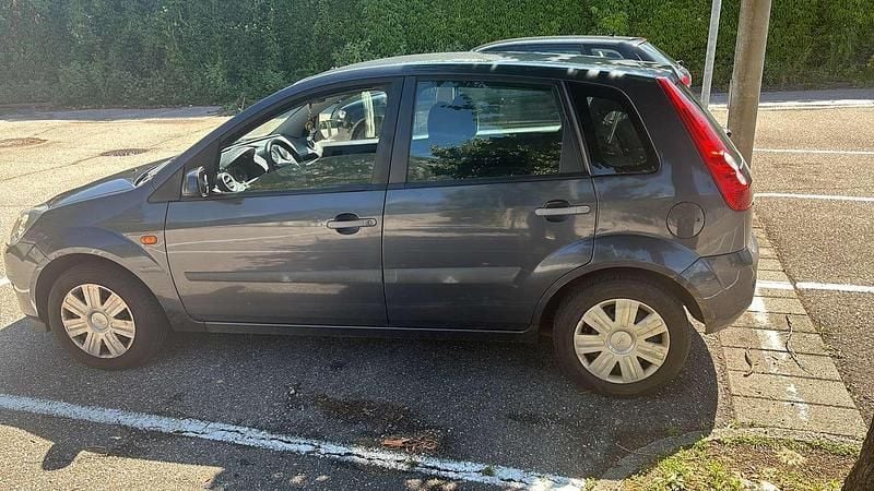 Usata 2009 Ford Fiesta Futura Due volumi | 1500 € (Super prezzo) - Immagine 1/4