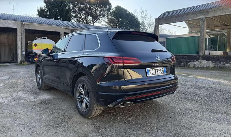 Usata VW Touareg R-line 231 CV (169 kW) 2021 Nero SUV