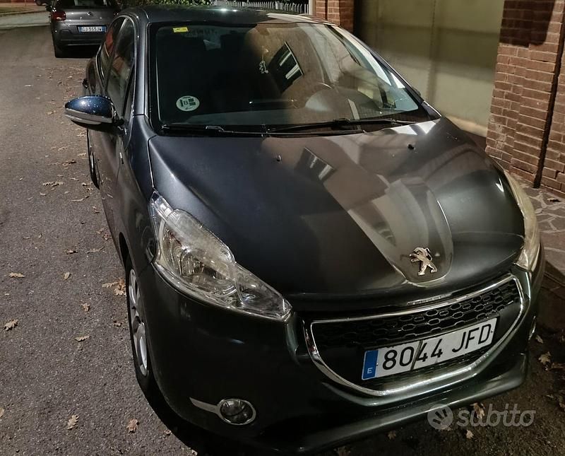 Grigio Usata 2015 Peugeot 208 Due volumi | 5500 € - Immagine 1/4
