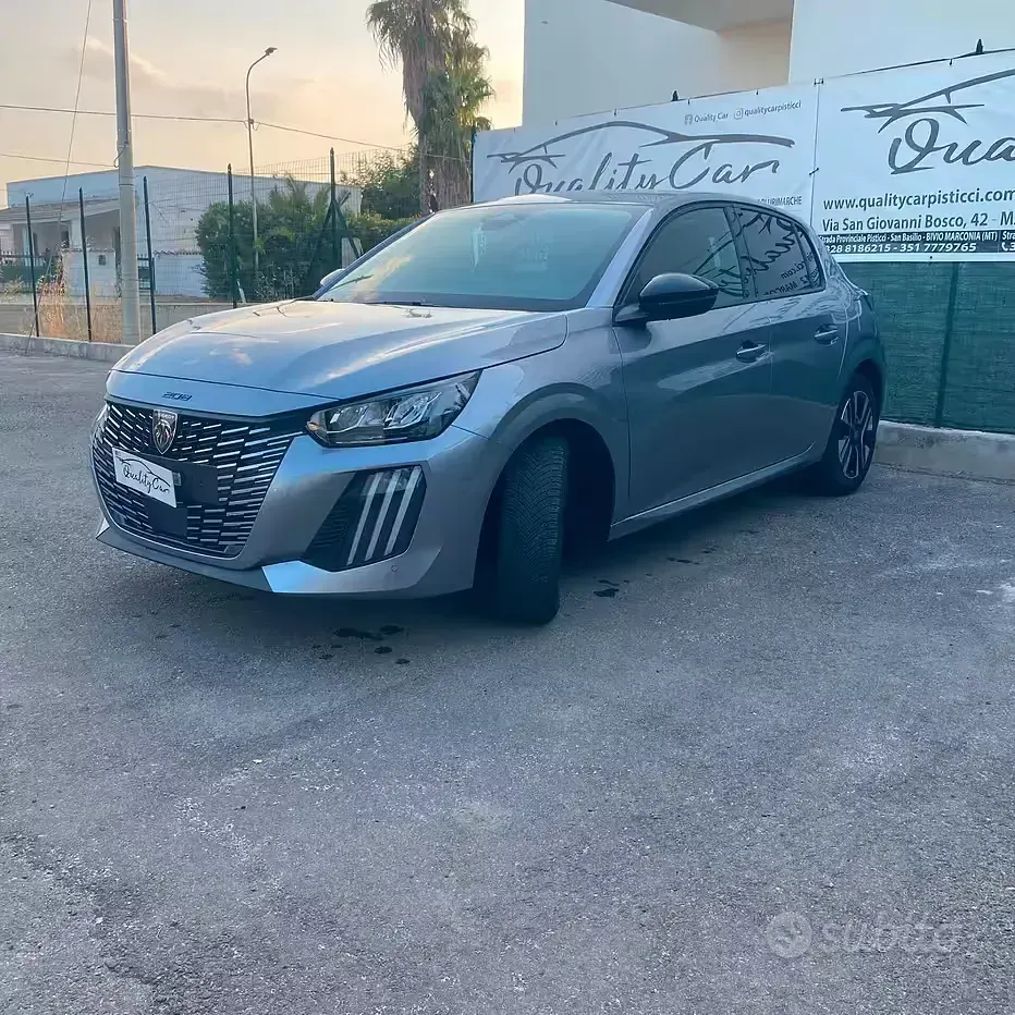 Usata Peugeot 208 Allure 100 CV (73 kW) 2025 Grigio Utilitaria