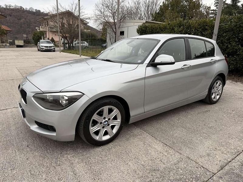 Usata BMW 116 116 CV (85 kW) 2012 Argento Utilitaria