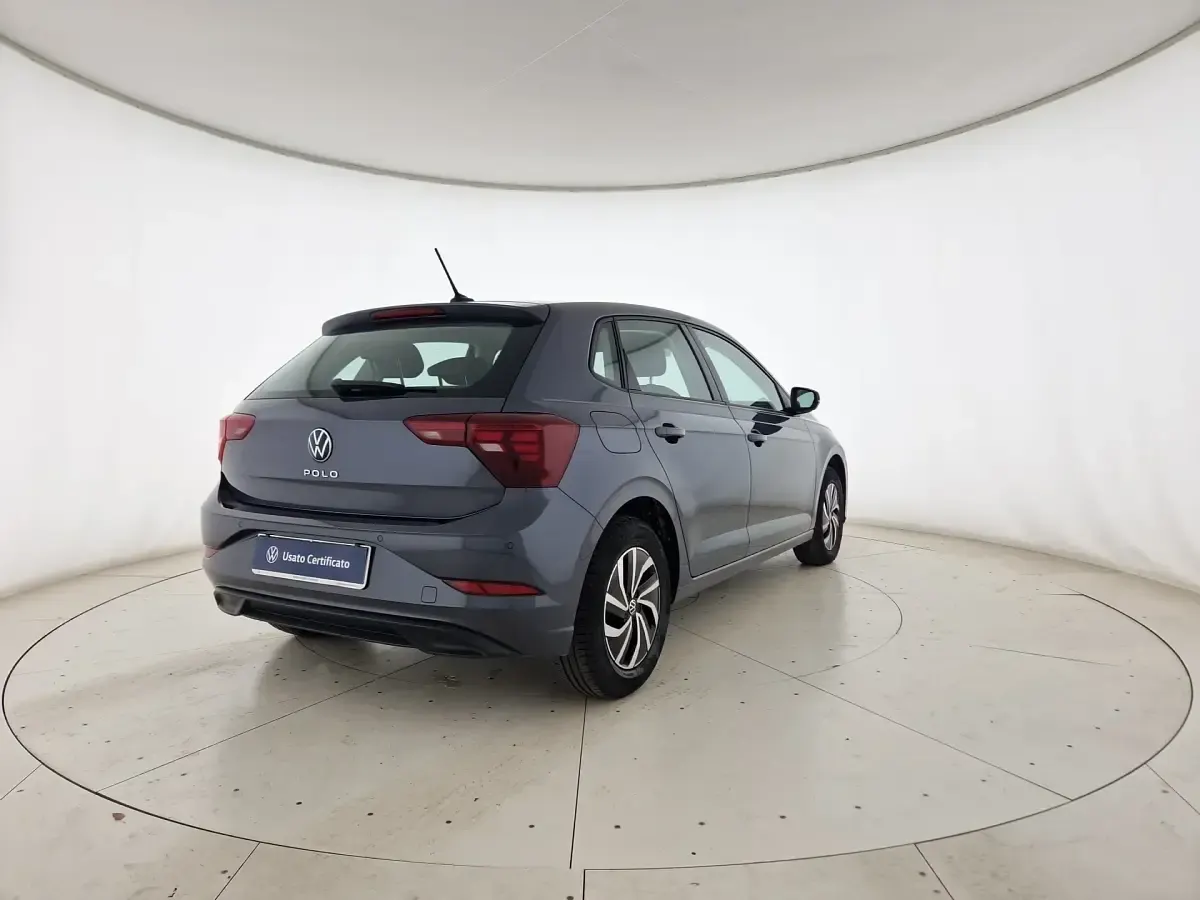 Usata VW Polo Life 80 CV (58 kW) 2023 Smoky grey metallizzato Utilitaria