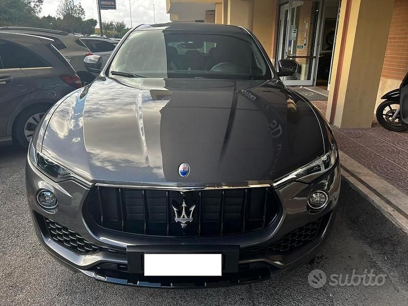 Usata Maserati Levante 275 CV (202 kW) 2018 Grigio scuro SUV