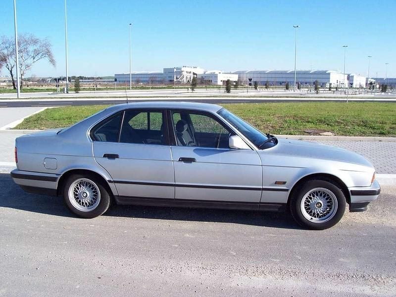 Usata BMW 520 129 CV (94 kW) 1990 Argento Berlina