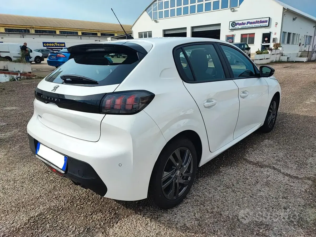 Usata Peugeot 208 Active 75 CV (55 kW) 2022 Bianco Utilitaria