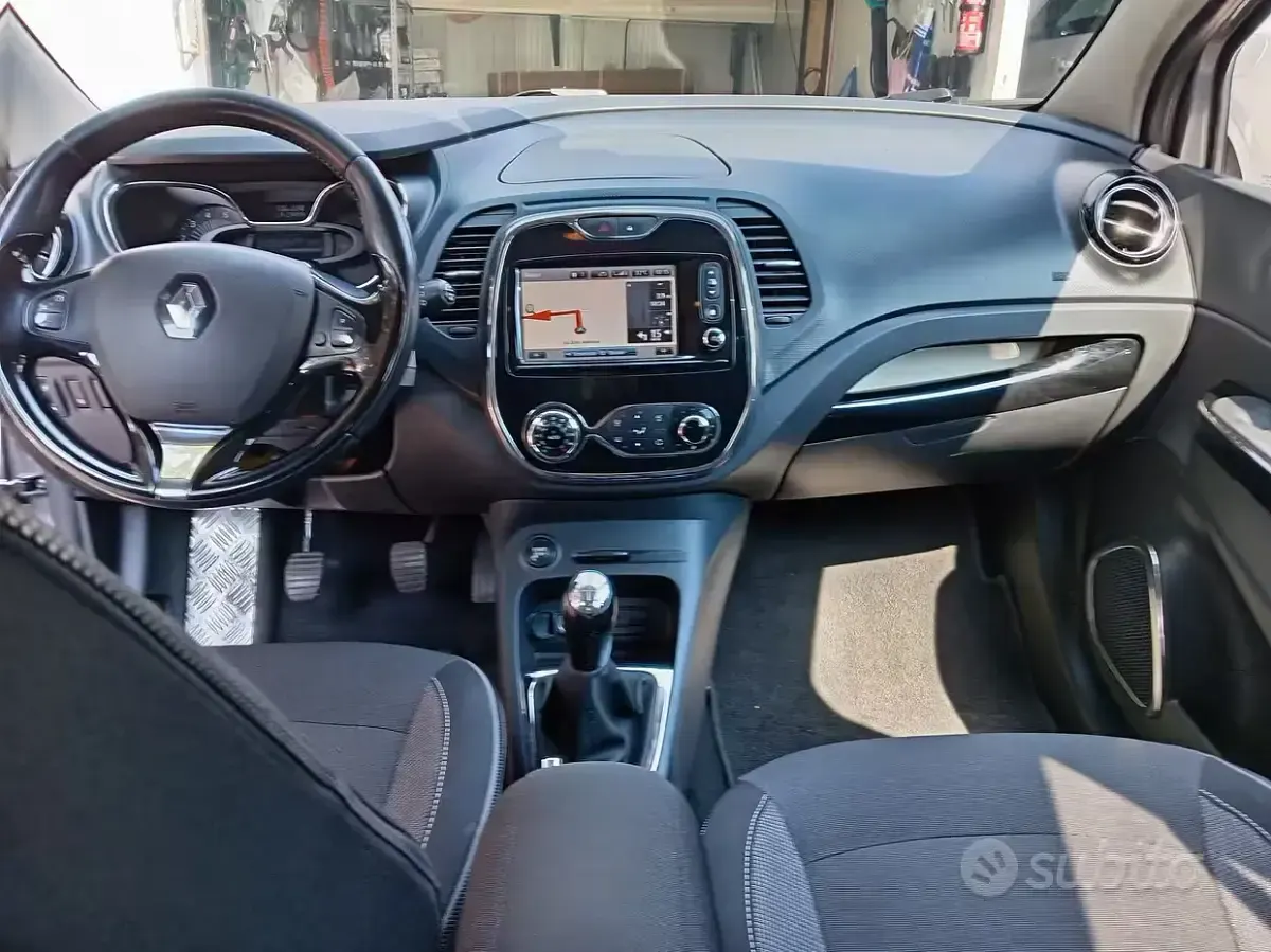 Usata Renault Captur 90 CV (66 kW) 2015 Grigio SUV