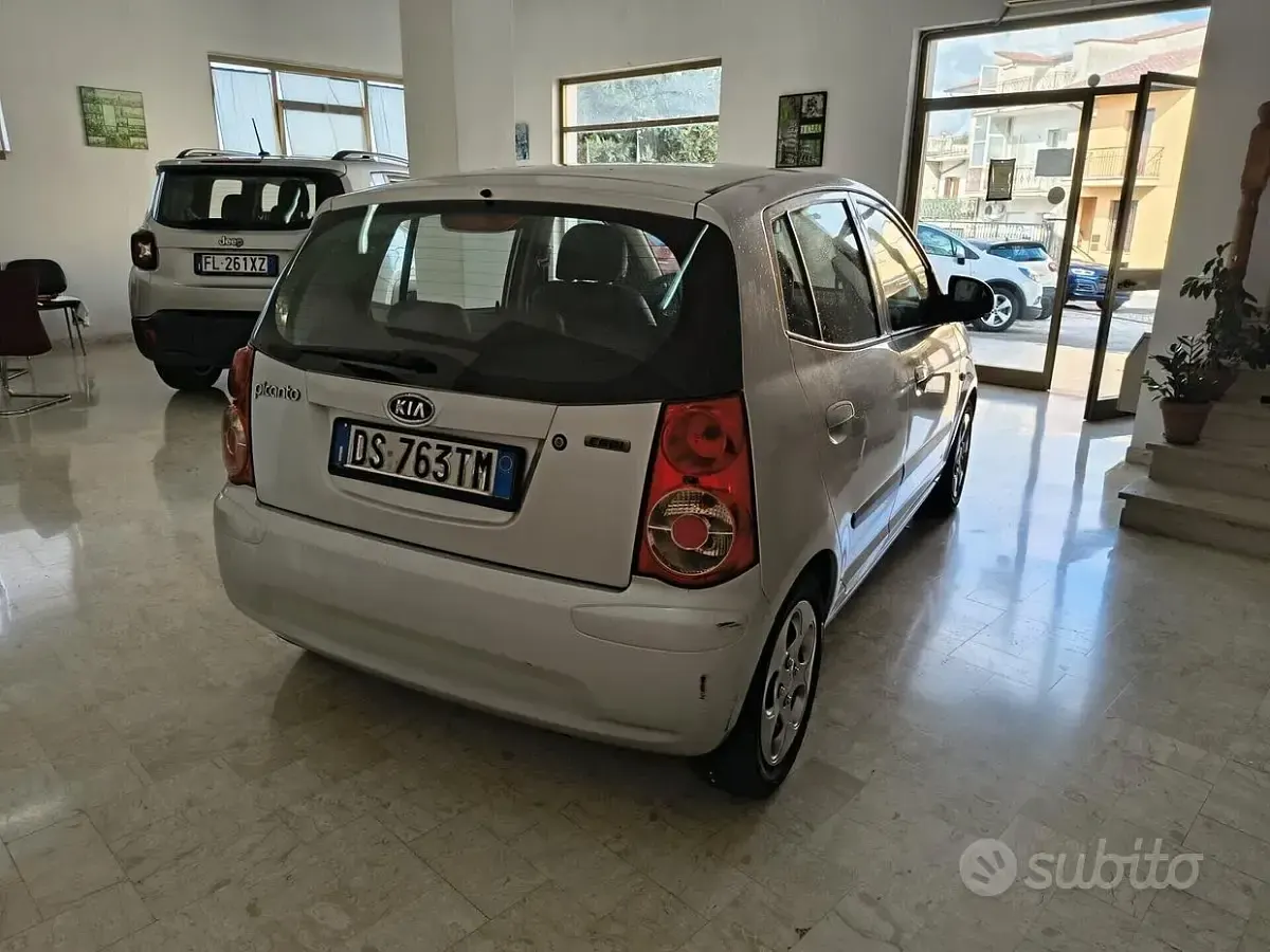 Usata Kia Picanto 75 CV (55 kW) 2008 Grigio Utilitaria