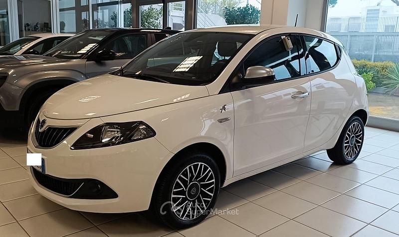 Usata Lancia Ypsilon 69 CV (50 kW) 2023 Bianco Utilitaria