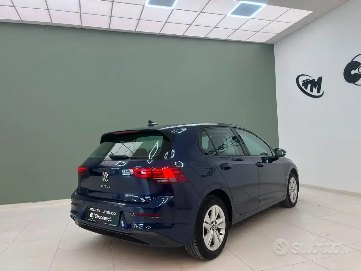 Usata VW Golf VIII Life 110 CV (80 kW) 2021 Bluazzurro Berlina