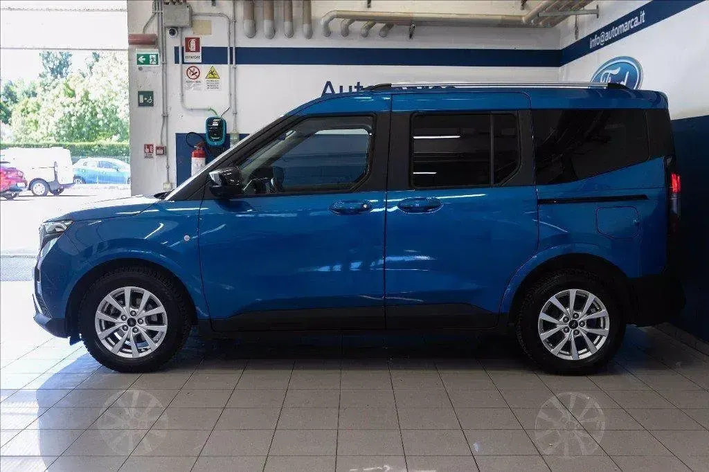 Usata Ford Tourneo Courier Titanium 126 CV (92 kW) 2024 Blu metallizzato Monovolume